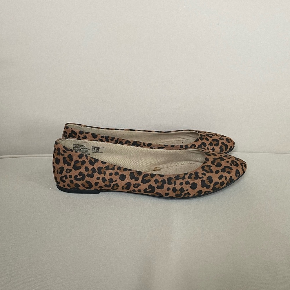LIKE NEW Animal Printed Pointed Toe Ballet Flats